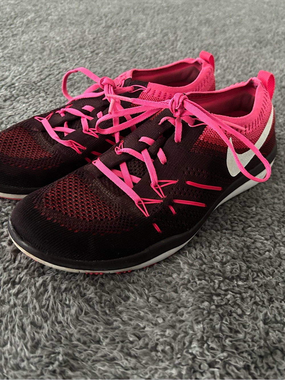 Nike Focus Flyknit Black & Hot Pink Training Sneakers
